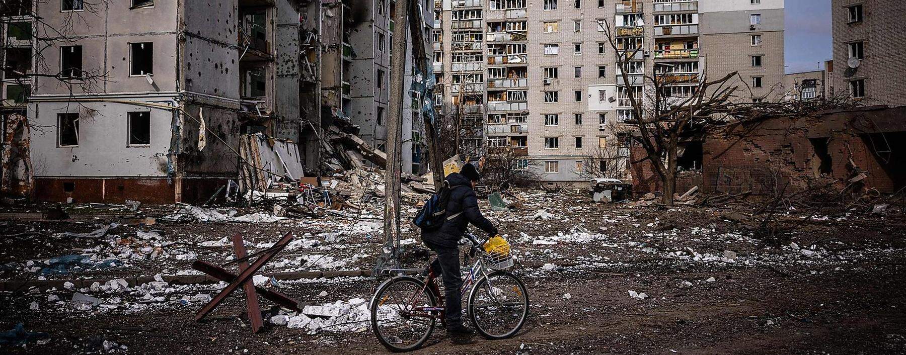 Ein Bild aus der von russischen Angriffen schwer getroffenen nordukrainischen Stadt Tschernihiw.