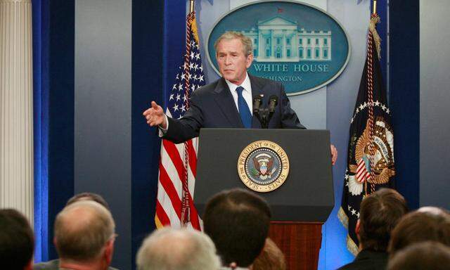 FILE PHOTO - U.S. President George W. Bush makes a point during his final news conference in Washington