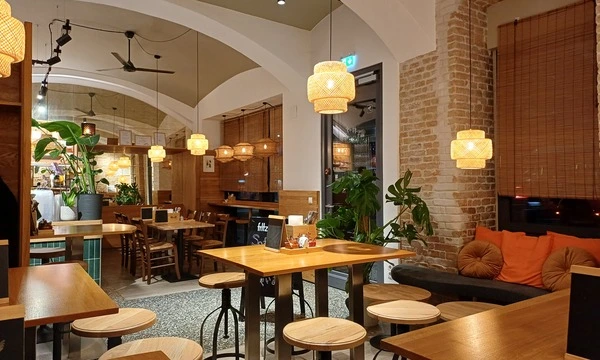 Ein sympathisches Nachbarschaftslokal mit ausbaufähiger Küche.