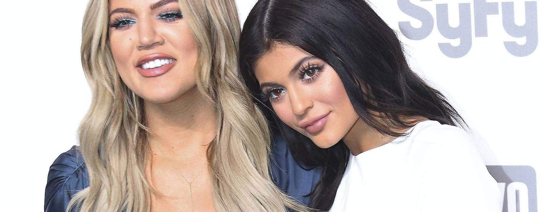 Khloe Kardashian und ihre Schwester Kylie Jenner bei den 2015 NBC Universal Cable Entertainment Upfr