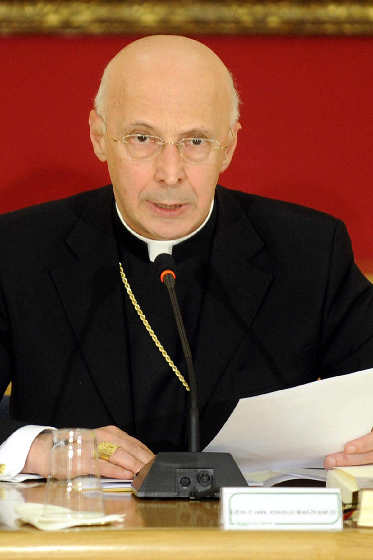 Neben Scola gute Chancen hat auch Angelo Bagnasco (70), Präsident der italienischen Bischofskonferenz. Erst im März 2012 wurde er vom Papst für weitere fünf Jahre in seiner Position bestätigt.