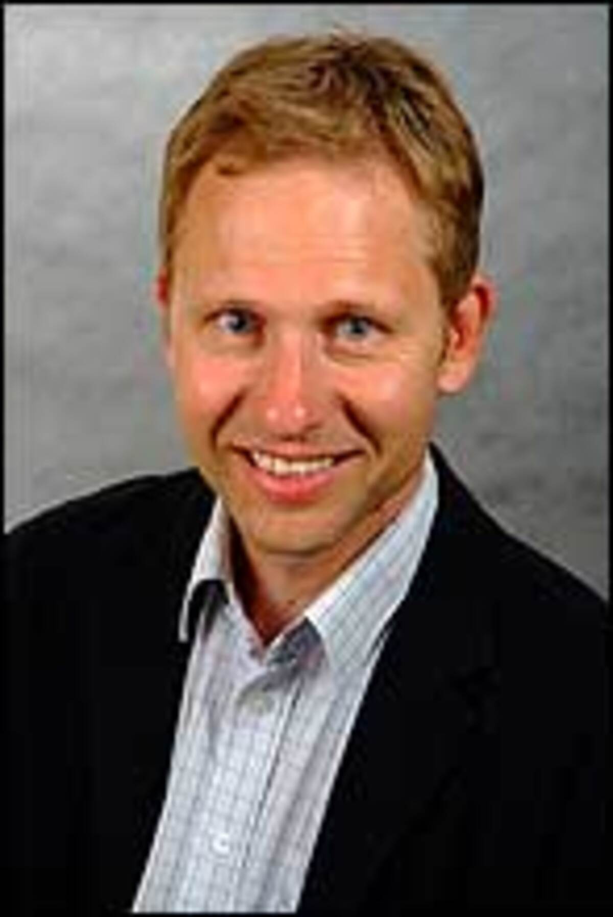 Wolfgang Grilz, Mag. phil., Univ. Lektor, 45 J. ist neuer Gesellschafter der TRIGON Entwicklungsberatung in Wien. Er wird sich in seiner Beratungstätigkeit der Personal- und Organisationsentwicklung widmen. Ein Schwerpunkt liegt dabei auf Fragen des interkulturellen Managements.