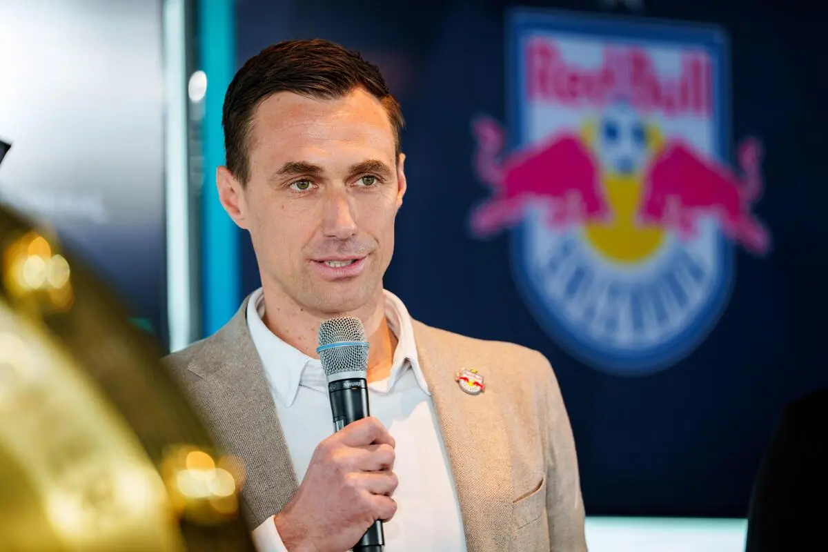 かりん 地下アイドルとコンカフェ嬢をしている極上美少女。制服姿のままチンポをぶち込み激ピス