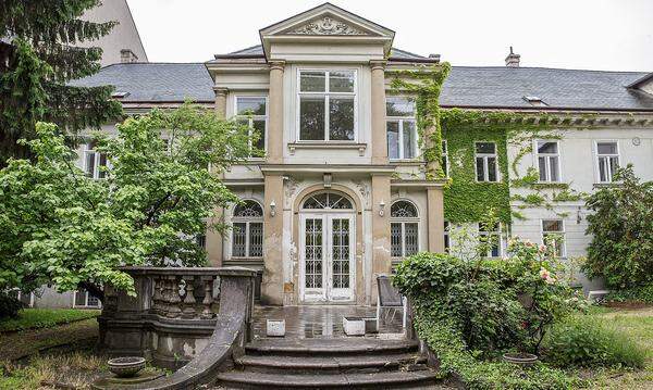 Das heute zentral liegende italienische Kulturinstitut in der Ungargasse wurde als Vorstadtpalais mit großzügiger Gartenanlage 1821-22 errichtet.