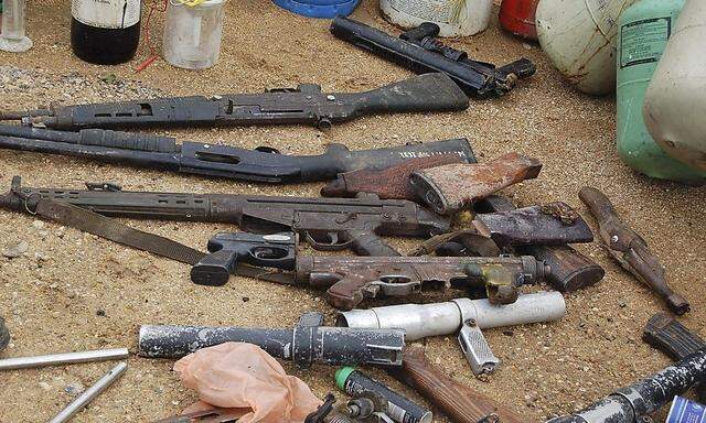 Archivbild: Konfiszierte Waffen der Boko Haram.