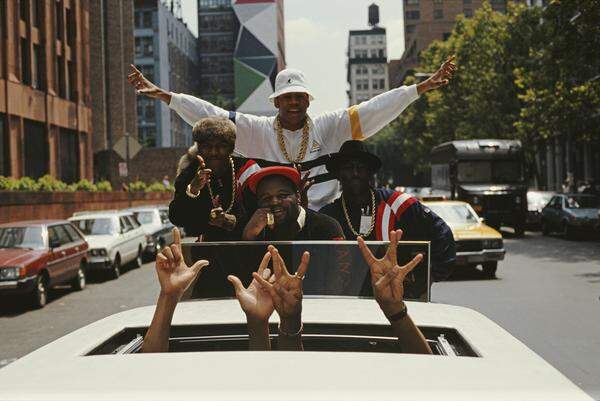 1987 fahren die Rapper LL Cool J, Bobcat, Cut Creator und E-Love für einen Videodreh mit der Limousine durch Manhattan. Das Genre nimmt langsam an Fahrt auf.
