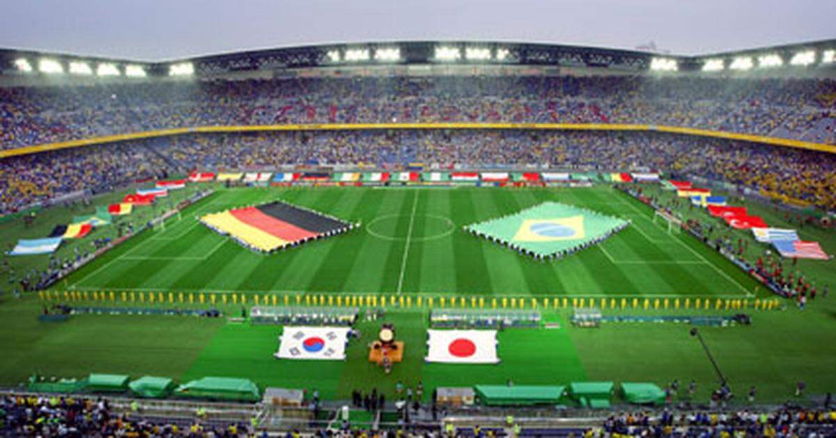 Deutschland (1954, 1966, 1974, 1982, 1986, 1990, 2002) und Brasilien (1950, 1958, 1962, 1970, 1994, 1998, 2002) standen je siebenmal im Endspiel. In Japan und Südkorea 2002 trafen die beiden Nationen übrigens erstmals überhaupt in der WM-Historie aufeinander.