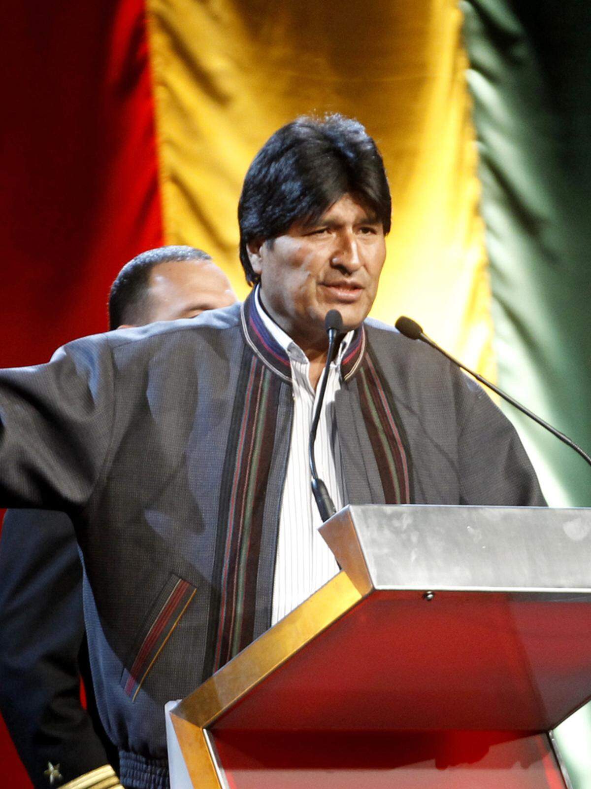 Boliviens seit 2006 amtierender Präsident Evo Morales sieht sich als Kämpfer für die benachteiligte Indio-Mehrheit und verstaatlichte Teile der Öl- und Erdgasindustrie. Der 53-Jährige ließ zudem Land von Großgrundbesitzern an arme Bauern verteilen.