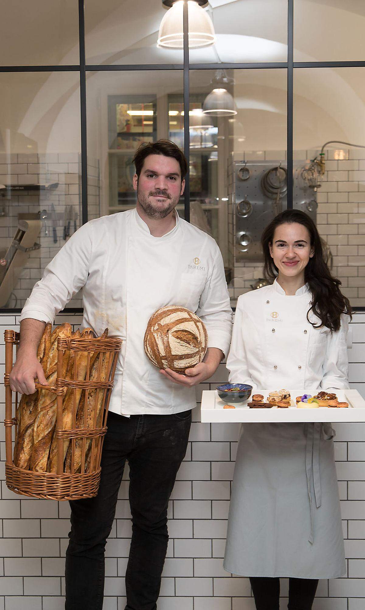 Das Paar Rémi Soulier (30) und Patricia Petschenig (23) - beide besuchten das Lycée und die renommierte École Ferrandi in Paris - eröffneten vor wenigen Tagen ihre Boulangerie und Patisserie Parémi in der (ausgerechnet!) Bäckerstraße. Der Name setzt sich aus den Vornamen der beiden zusammen. 