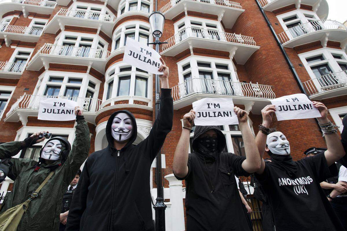 Seit Juni verbirgt sich Wikileaks-Gründer Julian Assange in der Londoner Botschaft von Ecuador, das ihm im August auch Asyl gewährt hat. Assange ist nicht der erste Prominente, der Schutz in einer ausländischen Botschaft sucht: