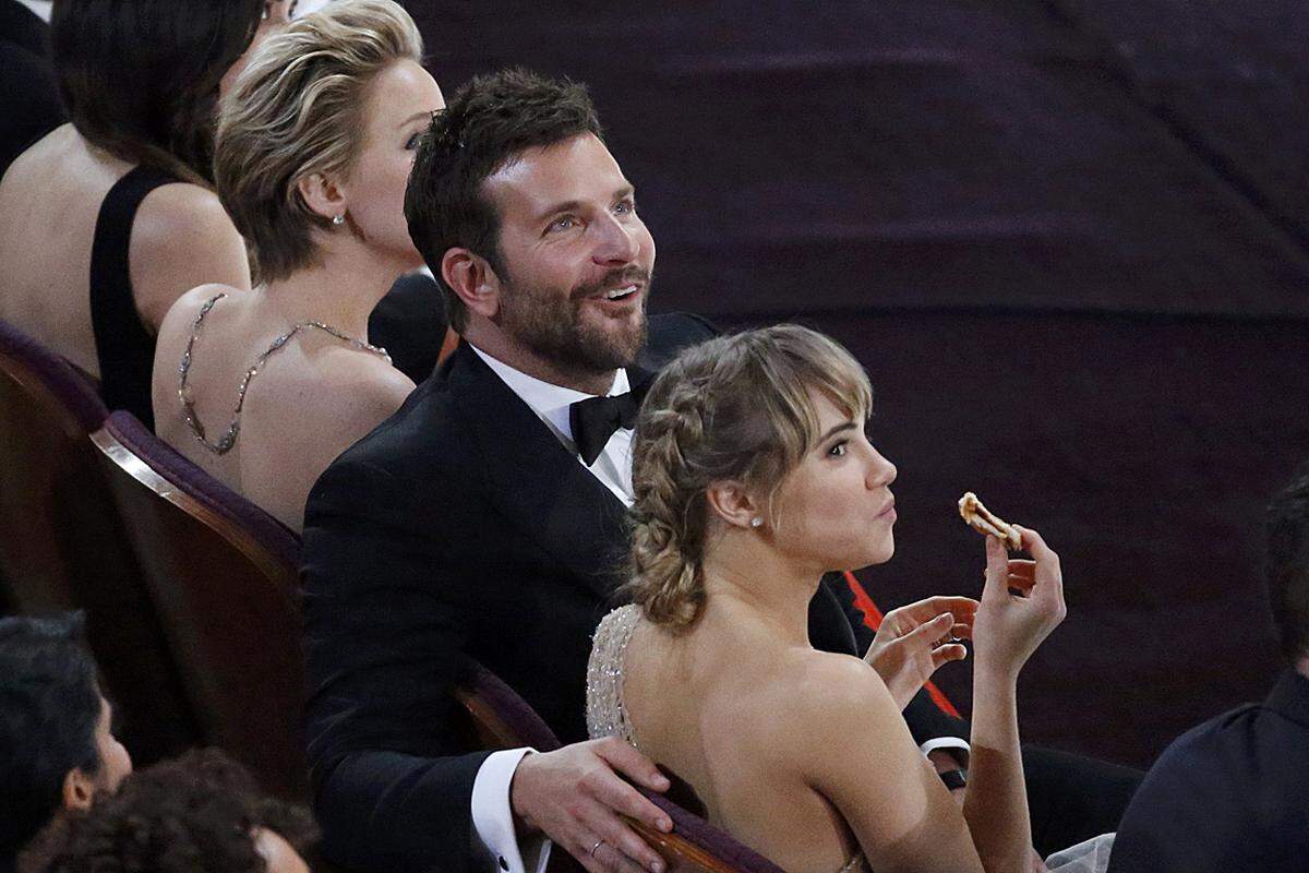 ... Wenn du heute gewinnst, bringen wir dir den Oscar".Lawrence und vor allem Filmpartner Bradley Cooper, der neben ihr saß, konnten ihr Lachen nicht verbergen.