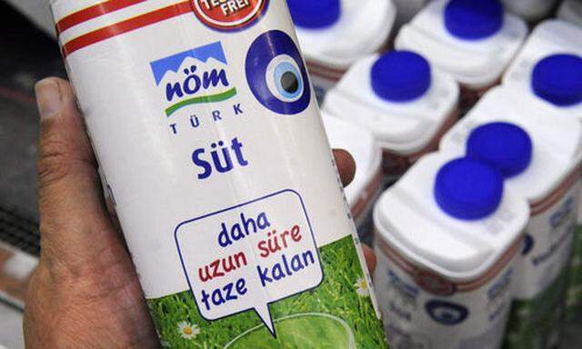 N�M MILCH MIT T�RKISCHER BESCHRIFTUNG