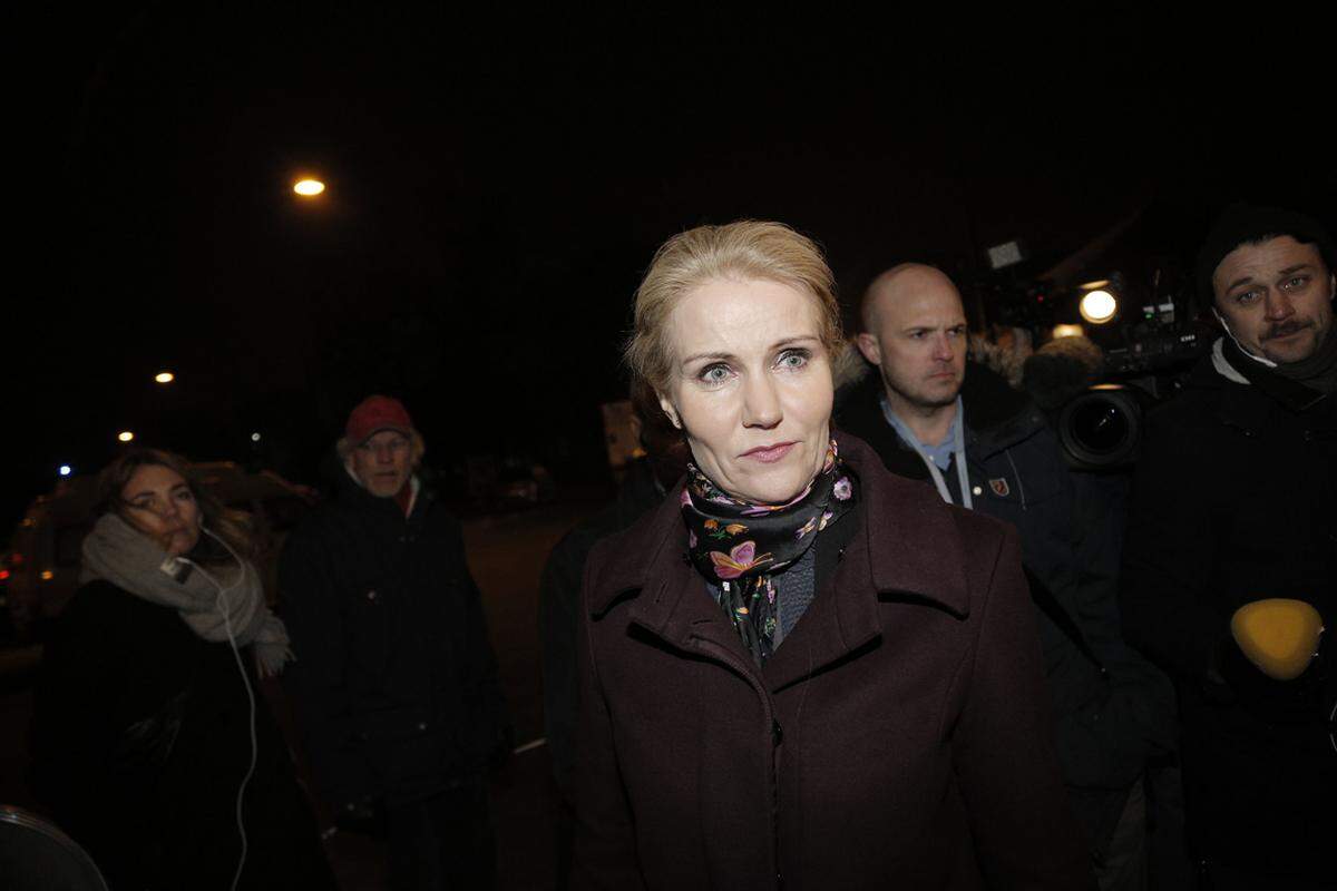 Dänemarks Regierungschefin Helle Thorning-Schmidt spricht von einem "Akt des Terrors". "Wir sind sicher, dass die Schüsse eine politisch motivierte Attacke darstellen."