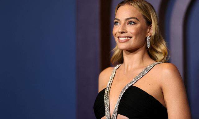 FILE PHOTO: Actor Margot Robbie attends the 14th Governors Awards in Los Angeles, California, U.S., January 9, 2024. REUTERS/Mario Anzuoni/File Photo