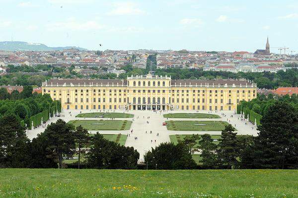Im selben Jahr wurde auch das Schloss und der Park von Schönbrunn zur Welterbe-Stätte. Das Ensemble sei "ein ausgezeichnet erhaltenes Beispiel der fürstlichen barocken Residenzen".
