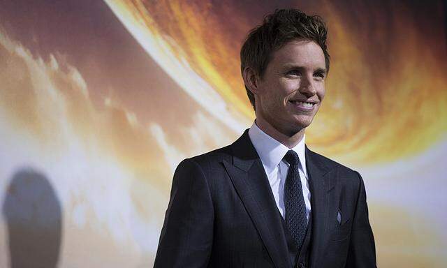 Cast member Redmayne poses at the premiere of ´Jupiter Ascending´ at the TCL Chinese theatre in Hollywood