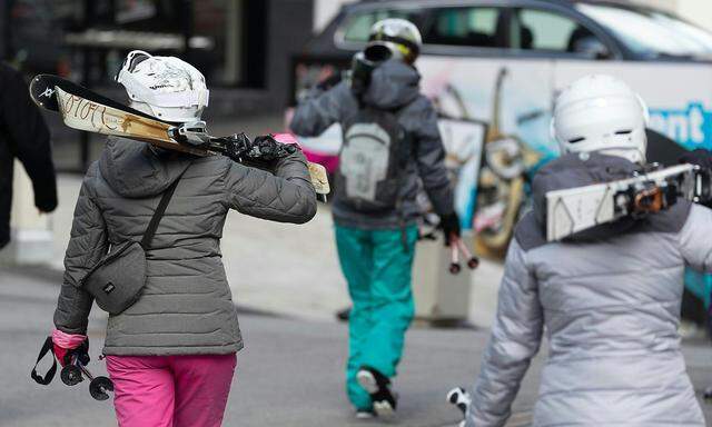 CORONAVIRUS - TIROL BEENDET WINTERSAISON FRUeHZEITIG