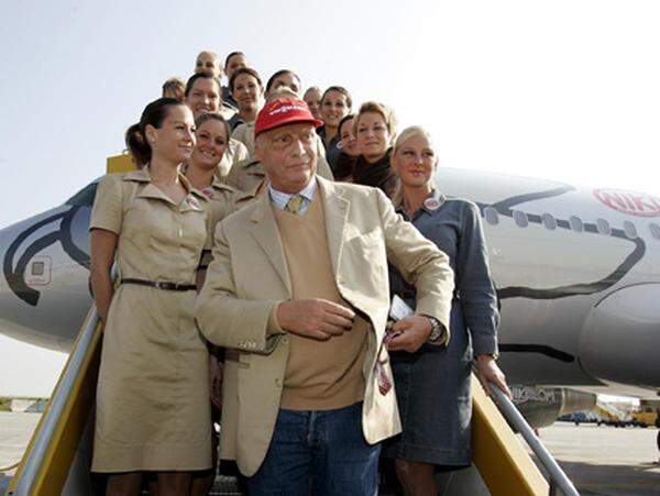 2003 kaufte Lauda die Mehrheit an der insolventen Fluglinie Aero Lloyd, taufte sie in flyniki um und ließ sich als Pilot extra auf Airbus umschulen. Es entstand eine enge Kooperation mit der deutschen Billigairline Air Berlin. Im Juli 2010 gaben die Fluggesellschaften bekannt, dass Air Berlin seine Anteile auf 49,9 Prozent aufstockt.