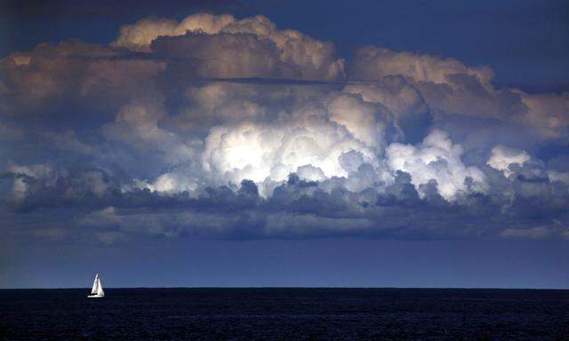 Die Wolke – auf Englisch die Cloud – ist eine der ältesten Metaphern in der IT-Welt.