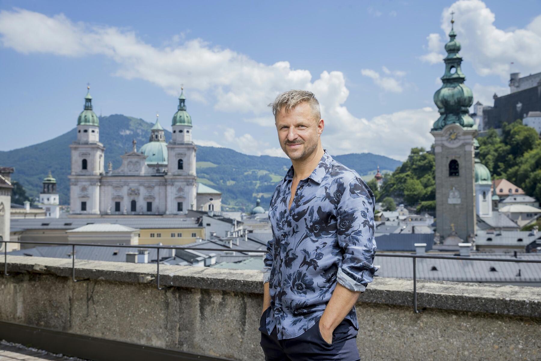 Philipp Hochmair on Jedermann Role, Friend's Illness, and Salzburg Heat