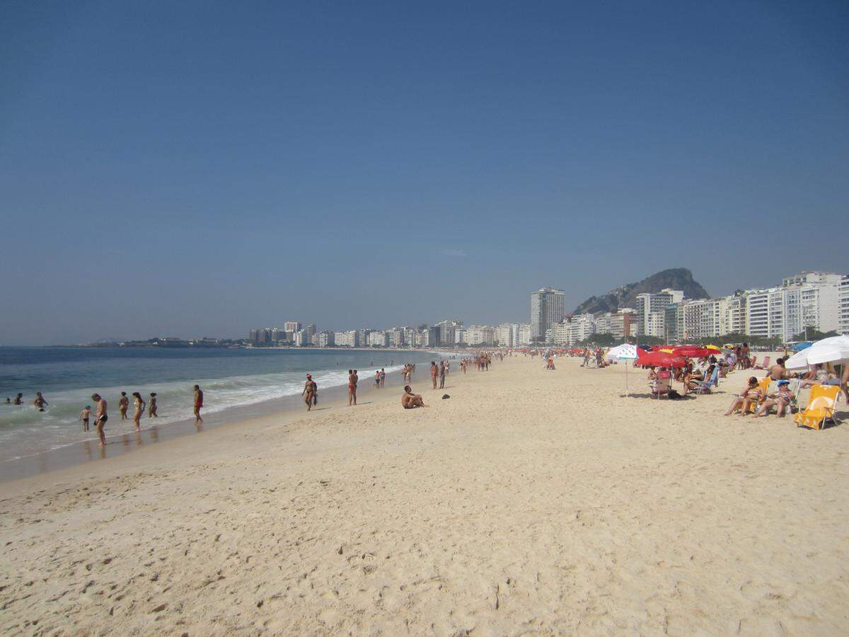 Die Copacabana hat einen völlig falschen Ruf: Sie ist ein stinknormaler Stadtstrand, und Models gibt es auch nur drei oder vier. Ob sich das ändern wird, wenn Fußball-Weltmeisterschaft und Olympische Spiele kommen?