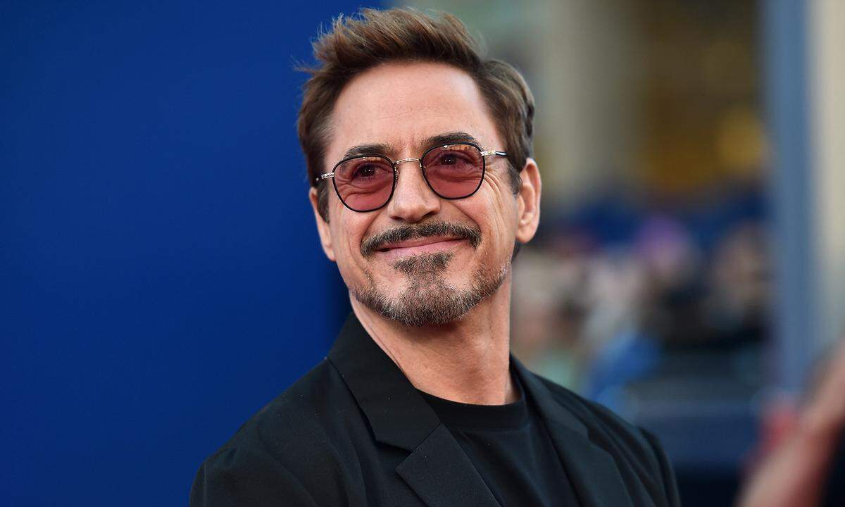 Mit 81 Millionen Dollar landete sein Kollege und Avenger-Mitstreiter Robert Downey Jr. auf dem dritten Stockerplatz. Derartige Kontostände kommen Dank Auftritten in "Spider-Man: Homecoming" und "Avengers: Infinity War" zustande. Mit Rang zwei kann aber selbst „Iron Man“ nicht mithalten…