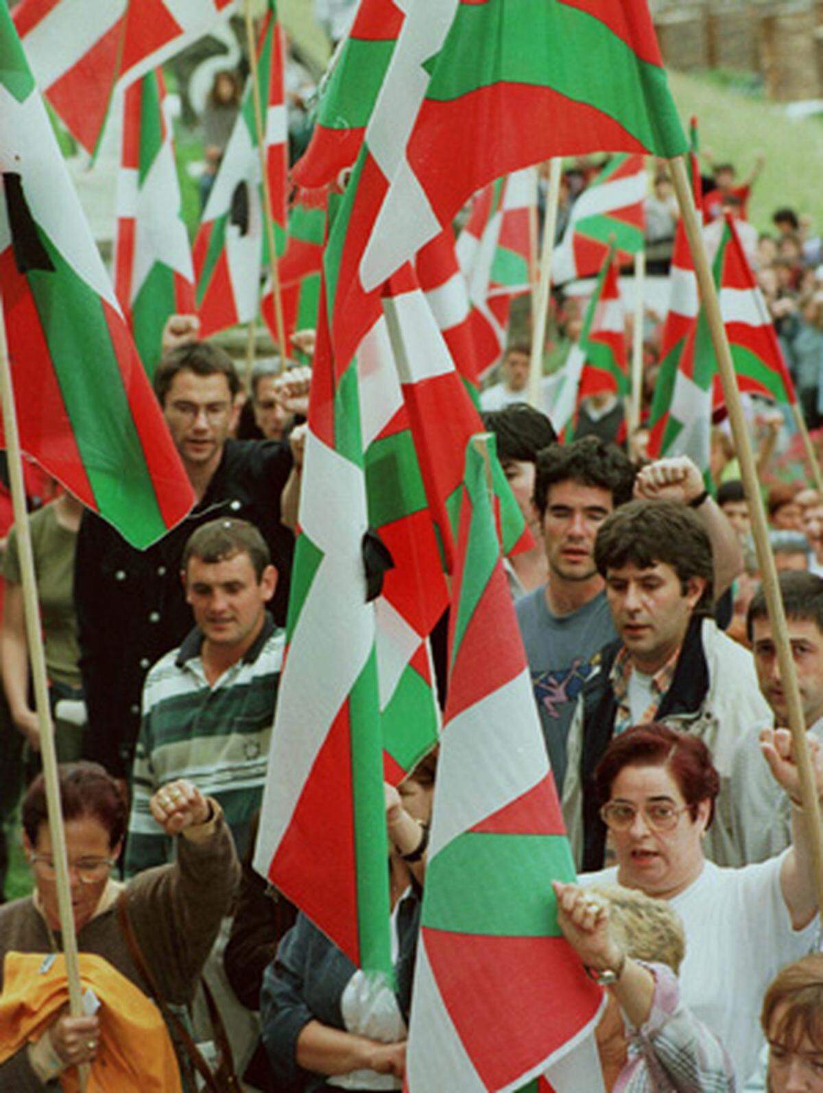 Euscadi Ta Askatasuna ist am 31. Juli 1959 von einer Gruppe Studenten in Bilbao gegründet worden. Sie beriefen sich auf den Begründer des baskischen Nationalismus, Sabino Arana Goiri, der am 31. Juli 1895 die "Nationalistische Baskische Partei" (PNV) gegründet hatte. Das Datum für die Gründung der ETA war also nicht zufällig gewählt.