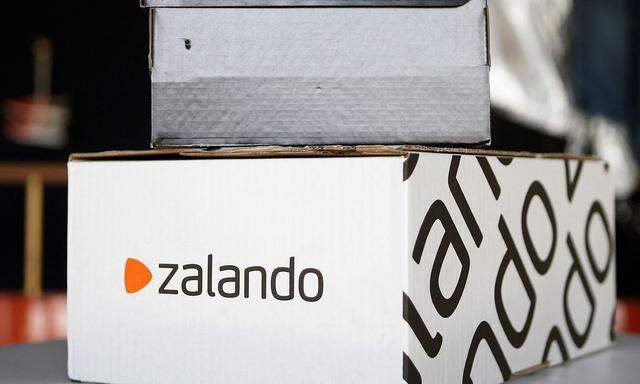 A Adidas shoebox stands above a Zalando cardboard box on a staged scene in Berlin