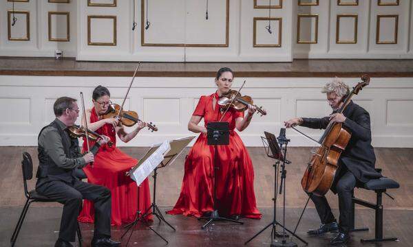 Erfüllte Ligetis 2. Streichquartett mit subtiler klanglicher Delikatesse: das Minguet Quartet.