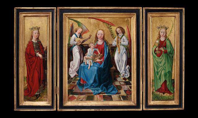 Das Triptychon „Maria mit Kind“ stammt aus Südtirol um 1475 und wird dem Umkreis von Friedrich und Michael Pacher zugeschrieben. Zu finden ist es beim Kunsthandel Senger.