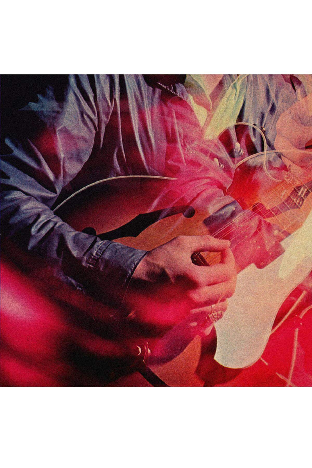 Ein Album, in das man sich verlieren kann, immer und immer wieder. "Kill For Love" perfektioniert nicht nur die bisherigen Stärken der Chromatics - retro-futuristische Synth-Disco voll Großstadtmelancholie und nachaktiven Pop-Noir -, sondern führte auch in bisweilen euphorische Höhen. Nicht zu vergessen: die fantastische Coverversion von Neil Youngs "Hey Hey, My My". Link zur Kritik: Chromatics "Kill For Love". Hörprobe: 