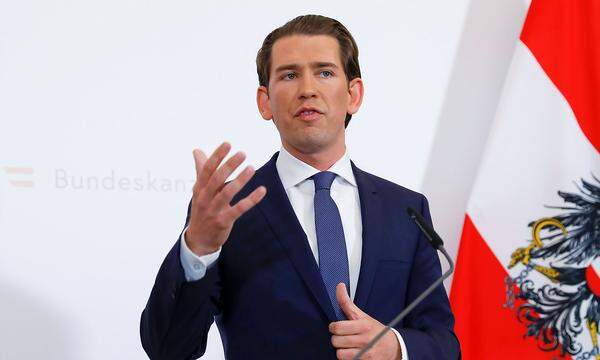 Am selben Abend tritt dann mit einigen Stunden Verzögerung auch Bundeskanzler Sebastian Kurz vor die Kameras. "Genug is genug" erklärte er dann als Reaktion auf die veröffentlichten Videos und beendet nach knapp eineinhalb Jahren die Koalition mit der FPÖ. >>> "Genug ist genug": Sebastian Kurz eröffnet den Wahlkampf