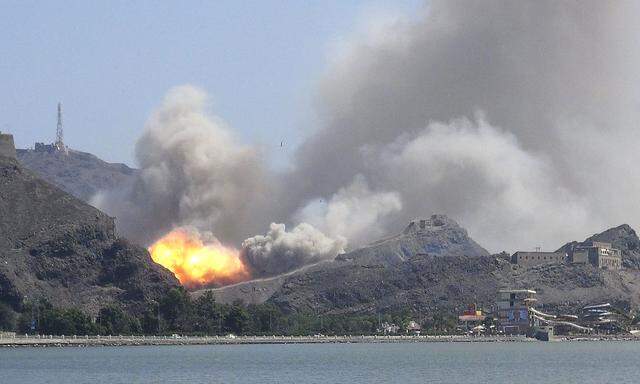 Explosion eines Waffenlagers im umkämpften Aden im März