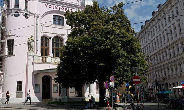 Das Café am Alsergrund wurde 1905 gegenüber der Volksoper Wien eröffnet.