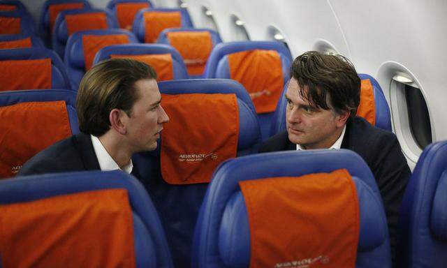 Interview im Flugzeug: Außenminister Sebastian Kurz und Christian Ultsch, Chef des "Presse"-Außenpolitik-Ressort