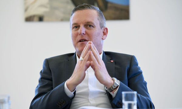 Der Hubschrauber sei auch ein militärisches Gerät und nicht nur für den Katastrophenschutz, sagt Verteidigungsminister Mario Kunasek.