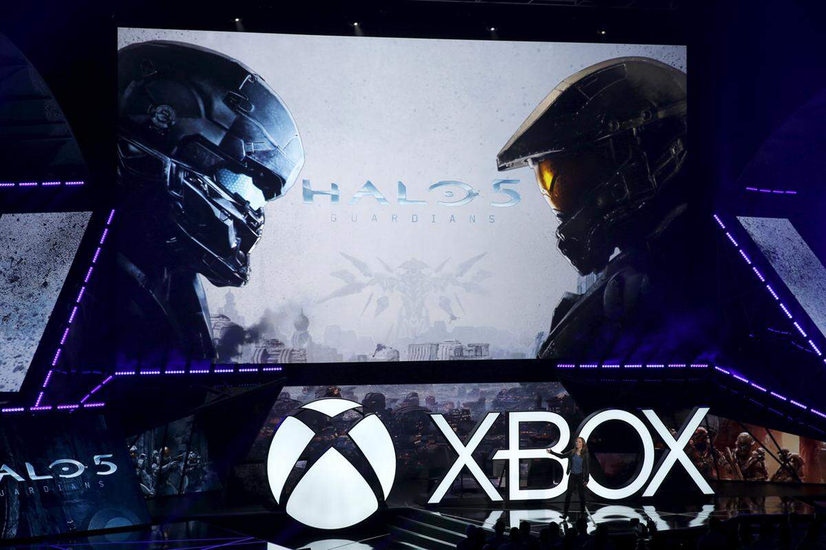 Mit bis zu 60 Bildern pro Sekunde wird Halo 5 Guardians über die Bildschirme flackern. Auf der E3 präsentierte Microsoft einen Eindruck zum neuen Teil des Spiels und zeigte die Mission "Battle of Sunaion". Erhältlich wird der fünfte Teil ab dem 27. Oktober sein. Trailer zu Halo 5 Guardians