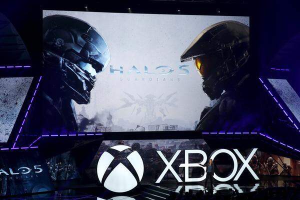 Mit bis zu 60 Bildern pro Sekunde wird Halo 5 Guardians über die Bildschirme flackern. Auf der E3 präsentierte Microsoft einen Eindruck zum neuen Teil des Spiels und zeigte die Mission "Battle of Sunaion". Erhältlich wird der fünfte Teil ab dem 27. Oktober sein. Trailer zu Halo 5 Guardians