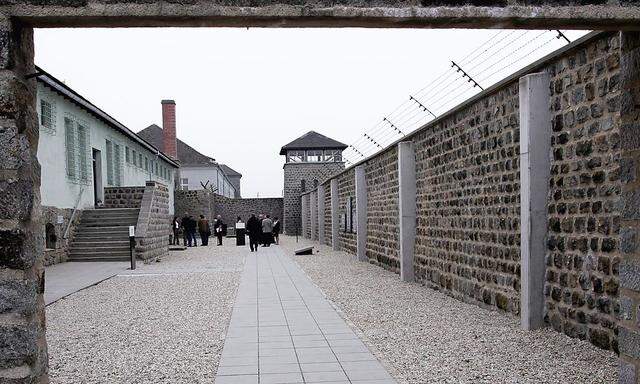 Blick in einen Hof des ehemaligen Konzentrationslagers Mauthausen