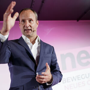WAHLKAMPFAUFTAKT NEOS: STROLZ