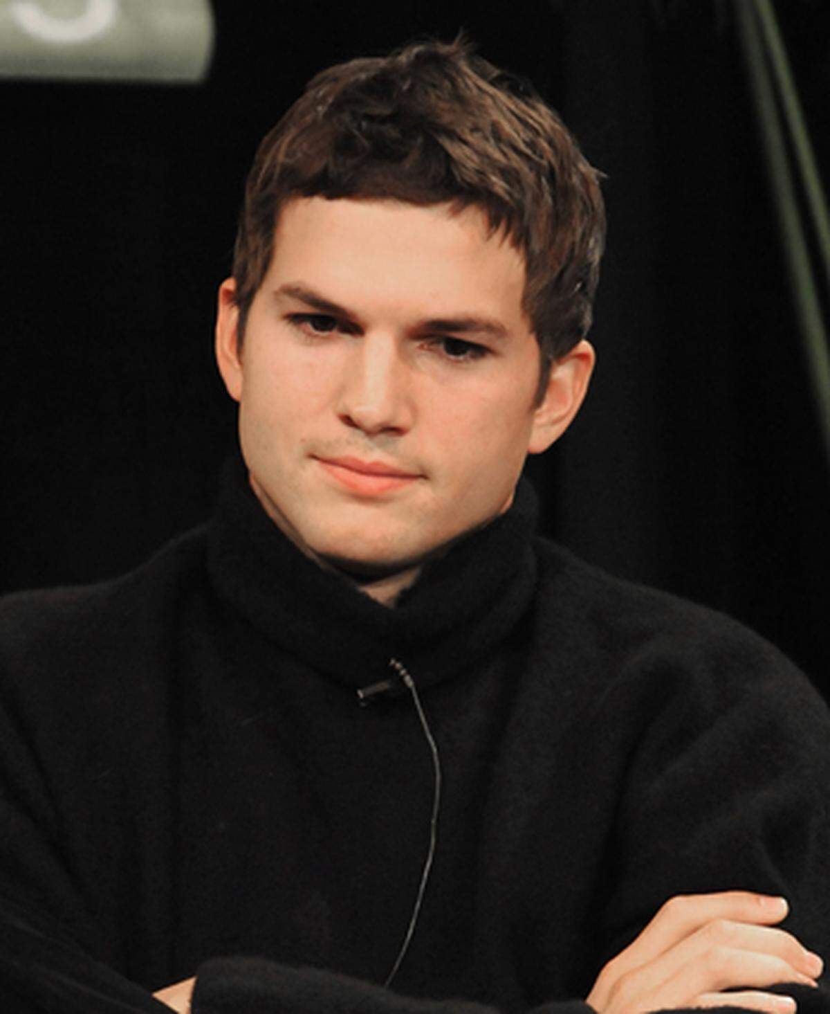 Ashton Kutcher kondolierte über Twitter: "Heute hat die Welt ein kleines Stück Sonnenschein verloren." Und: "Meine tiefste Anteilnahme geht an Brittanys Familie, ihren Mann und ihre fantastische Mutter Sharon."