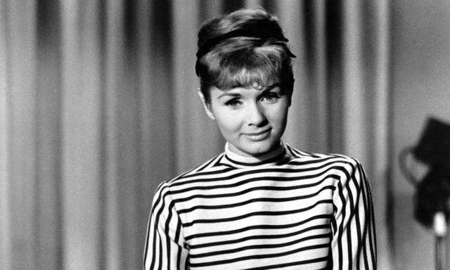 „Good girl“ am Ende des goldenen Hollywood: Debbie Reynolds bei Dreharbeiten 1959. Ihre Karriere fiel in die Spätblüte des Musicalfilms.
