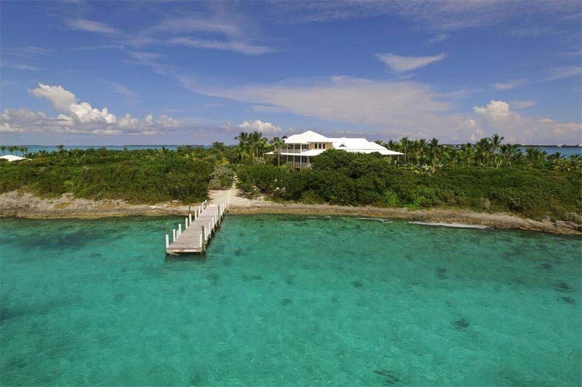 B wie Bahamas - auf dieser Privatinsel namens "Foot's Cay" findet der künftige Eigentümer ein Haupthaus mit vier Suiten vor sowie ein Gästehaus im Bahamian-Landhausstil.