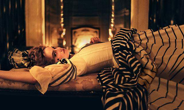 Darf auf einen Oscar hoffen: Emma Stone als Kammerzofe, die ohne moralische Bedenken um die Gunst der Königin buhlt.