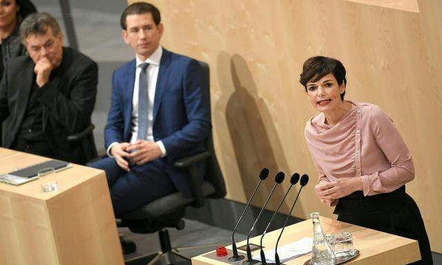 SPÖ-Chefin Pamela Rendi-Wagner, im Hintergrund: Grünen-Chef Werner Kogler, ÖVP-Obmann Sebastian Kurz