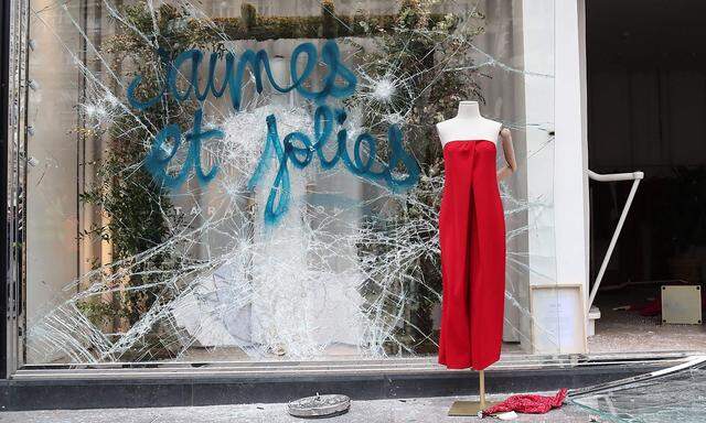 Gelb und schön und teils mit Gewalt - Unruhestifter in den Reihen der "Gelbwesten" beschädigten am Wochenende Dutzende Geschäfte auf den Pariser Champs Élysées.