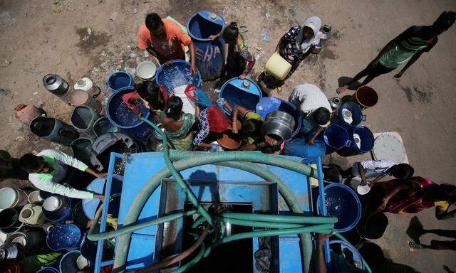 In Ländern wie Indien oder Bangladesch müssen die Menschen ihr Wasser täglich abkochen. Hierbei kann CO2 eingespart werden. 