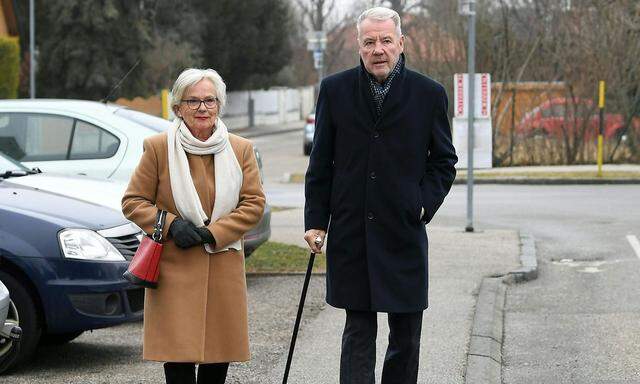 Wiener Neustadts Bürgermeister Klaus Schneeberger mit seiner Frau Elfi bei der Stimmabgabe am 26. Jänner.