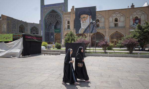 Das Konterfei des Obersten Führers Ali Khamenei in Isfahan. Der Oberste Führer hat seine Nachfolge bisher nicht geregelt.