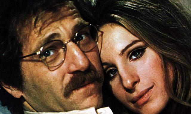 George Segal mit Barbra Streisand in "Die Eule und das Kätzchen" (1970).